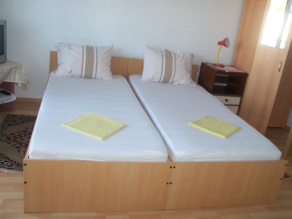 Apartments Radonic Хвар Экстерьер фото