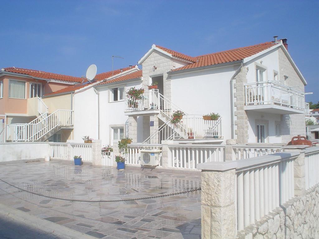 Apartments Radonic Хвар Экстерьер фото